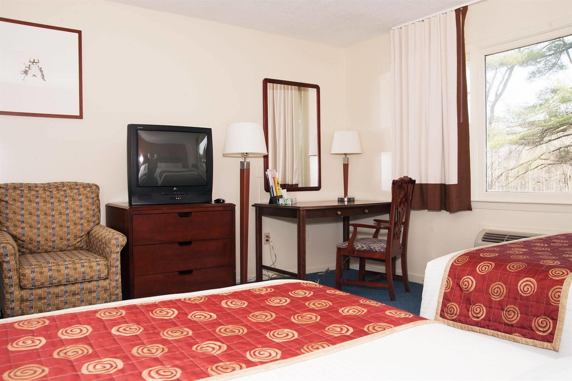 Red Carpet Inn And Suites Плимът Екстериор снимка